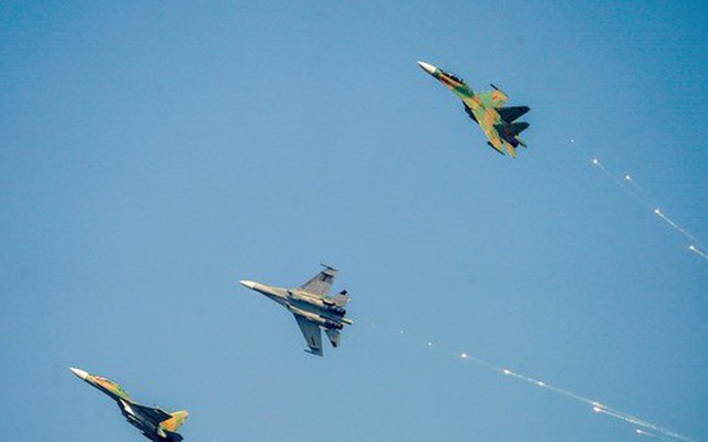 Những hình ảnh ấn tượng nhất lễ kỷ niệm 50 năm thống nhất đất nước