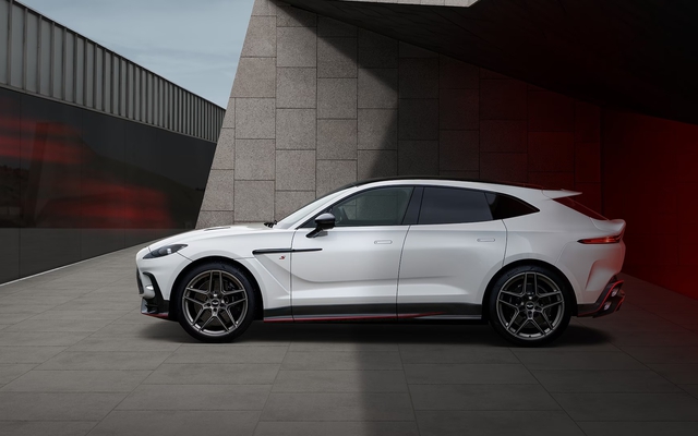Nếu Aston Martin DBX chưa đủ mạnh thì bản này sẽ khiến bạn ‘nhấc người’: Tăng tốc 0-100km/h chỉ 3,3 giây dù nặng 2,2 tấn