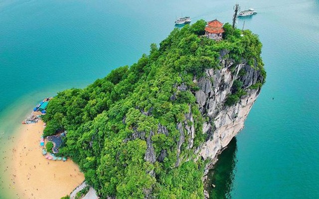Sắp hết cảnh cả vịnh Hạ Long chỉ có 1 bãi tắm