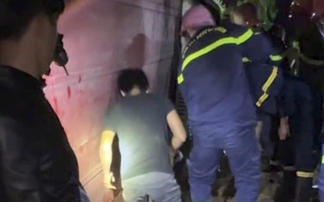 Lật xe khách trong đêm ở Bình Định, nhiều người thương vong