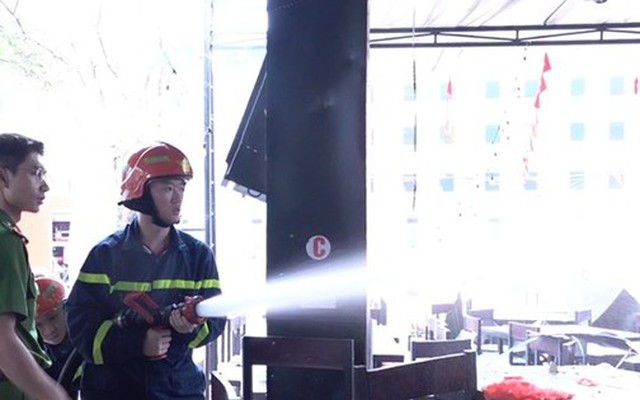 Nổ ống dẫn khí gas, khói đen bao trùm quán bia ở Cẩm Phả