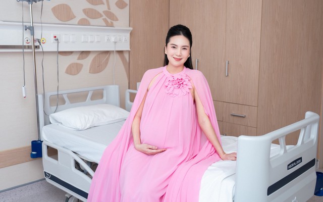 MC Mai Ngọc đi sinh con về khen bệnh viện hết lời, nhìn bảng giá dịch vụ mà "choáng"