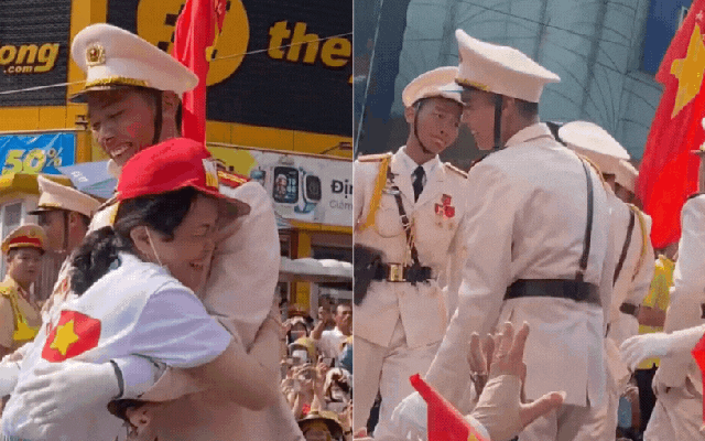 Chiến sĩ mếu khóc sau khi vừa diễu binh xong, chủ nhân clip tiết lộ tình huống thực tế