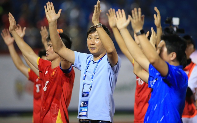 HLV Kim Sang-sik “nhận quà” từ người hùng World Cup, tuyển Việt Nam có 2 lợi thế lớn trước giải châu lục