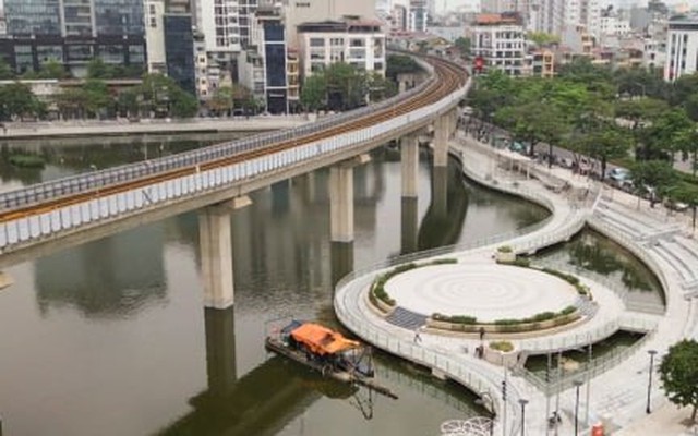 Sân khấu nổi 'độc nhất vô nhị' tại hồ Hoàng Cầu dần lộ diện