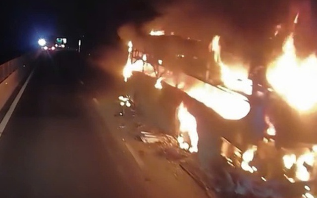 Xe khách giường nằm cháy rụi trên cao tốc Vĩnh Hảo – Phan Thiết