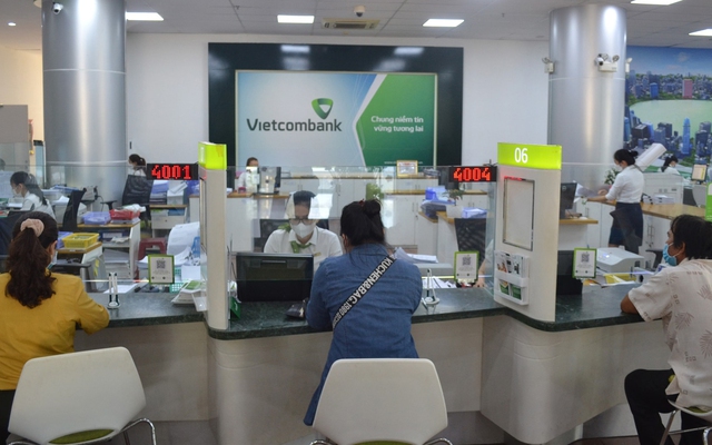 Người dùng Vietcombank, Agribank, Techcombank... cần làm ngay để không bị ngừng giao dịch rút, chuyển tiền