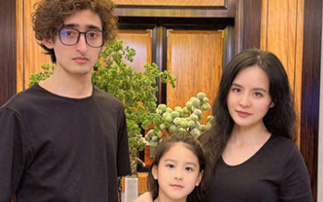 Chuyện có thật như phim: Bà mẹ hai con 42 khiến chàng "tổng tài" kém 16 tuổi mê mệt, bất chấp cưới bằng được