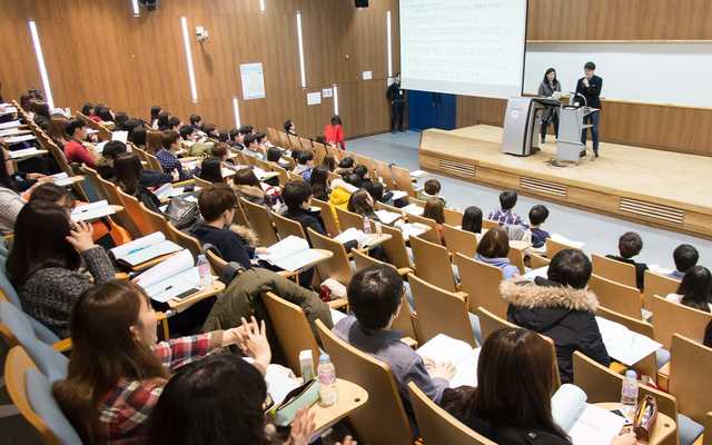 Không ai ngờ: Ngành học phụ huynh từng ngăn cấm vì "không kiếm ra tiền" này lại lọt top có nhu cầu cao nhất 2025
