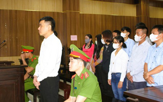 30 bị cáo vắng mặt trong vụ xét xử đưa, nhận hối lộ lớn nhất ở Thanh Hóa