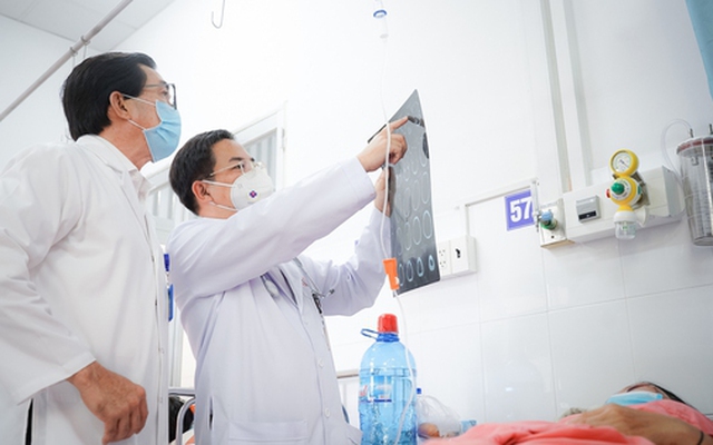 Đoàn hành hương 24 người gặp tai nạn, 1 phụ nữ bị đứt lìa cẳng chân