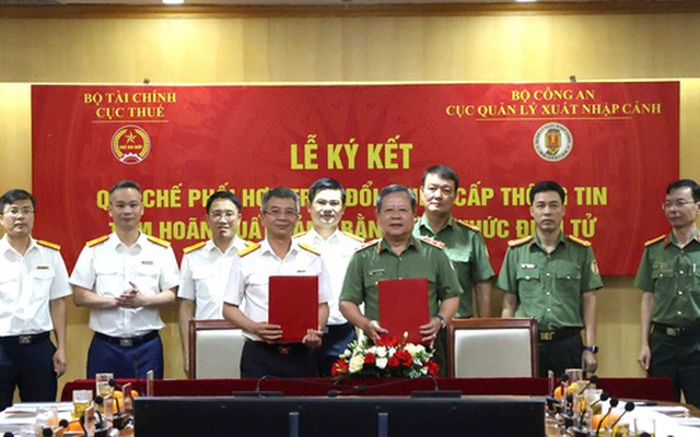 Cục Thuế phối hợp với Bộ Công an về phương thức "thông báo tạm hoãn xuất cảnh khi nợ thuế"