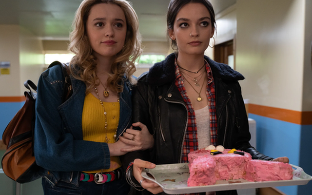 Xem phim "Sex Education", tôi hối hận tột cùng khi biết lý do con gái bị trầm cảm chỉ sau nửa năm chuyển lớp học