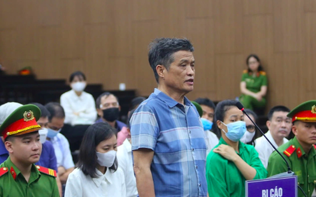 Cựu tổng cục trưởng khai 'giật mình' với túi quà sinh nhật có 500 triệu đồng