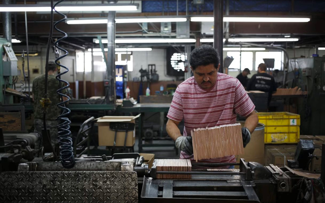 Mỹ - Trung hạ thuế xuống 30%, loạt doanh nghiệp sốt sắng 'tận dụng thời cơ' nhập thêm hàng nhưng vẫn 'than trời' vì thuế mới 'quá cao'