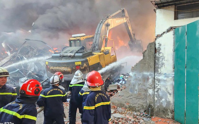 Thượng tá, Phó Trưởng phòng PCCC bị thương khi chữa cháy khu nhà xưởng