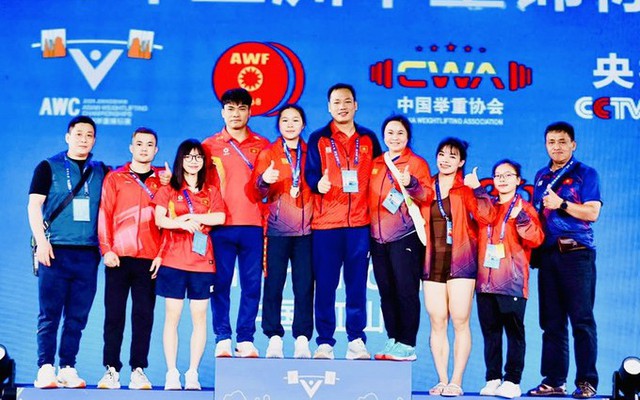 Cử tạ Việt Nam rời giải châu Á với 2 ngôi vô địch