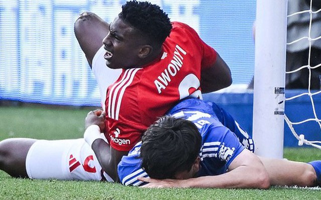 Tai nạn kinh hoàng ở Ngoại hạng Anh khiến luật việt vị nên được xem xét lại