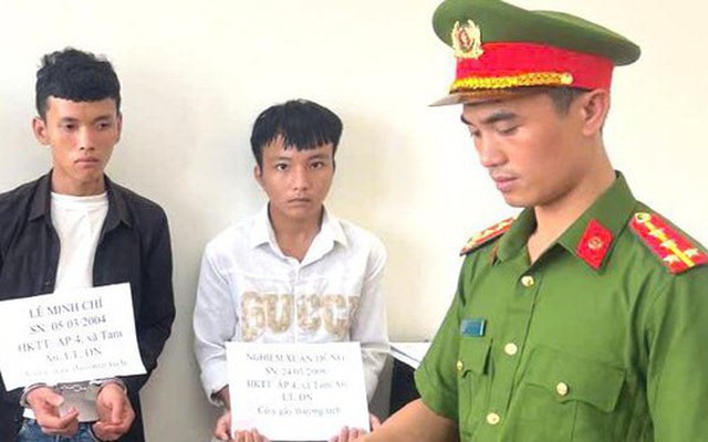 Hai đối tượng cầm mã tấu chém người lúc giữa khuya