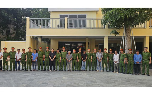 Công an TP HCM bắt chủ một công ty và 6 cán bộ hải quan