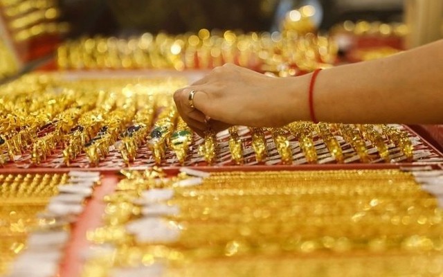 Chiều 15/5: Giá vàng nhẫn, vàng SJC tiếp tục lao dốc, giảm tới 3 triệu đồng/lượng