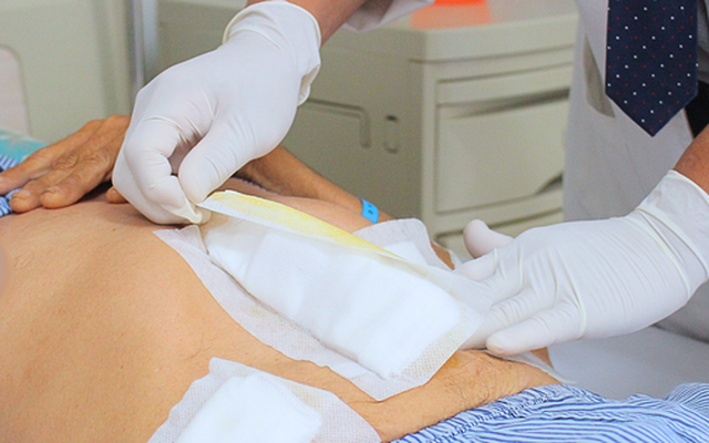 Chỉ một cơn đau bụng, người đàn ông đối mặt tử thần trong gang tấc