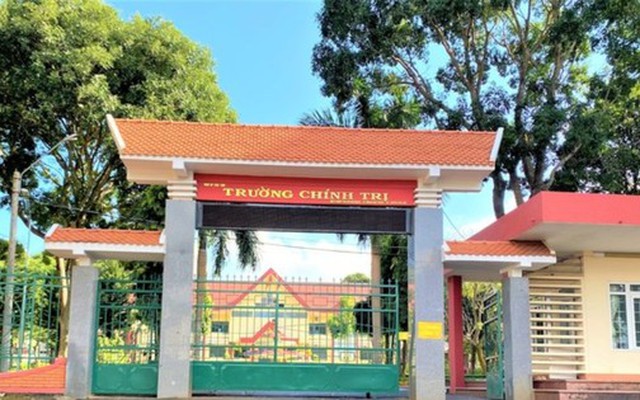 Kỷ luật cảnh cáo Kế toán trưởng Trường Chính trị tỉnh Đắk Lắk