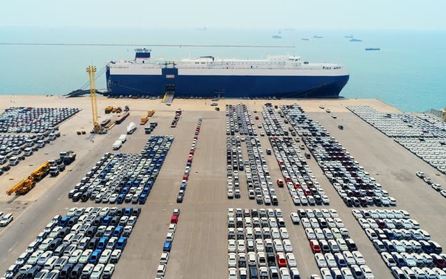 “Thủy quái” của láng giềng Việt Nam lập kỷ lục thế giới mới: dài 228m, rộng 37m, bắt đầu đi đến châu Âu