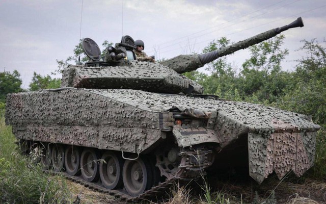Xe chiến đấu bộ binh CV90 được quảng cáo rầm rộ không thể tạo ra bước ngoặt