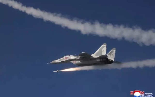 Tên lửa không chiến thế hệ mới của Triều Tiên kết hợp PL-12 và AIM-120 AMRAAM