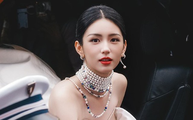 Mỹ nhân đẹp chấn động thế gian náo loạn thảm đỏ Cannes, bước xuống cầu thang cũng đẹp như cổ tích thần tiên