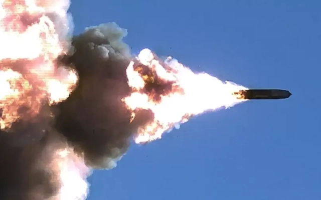 Đạn pháo phản lực 155 mm tầm bắn 150 km thay đổi chiến tranh tương lai