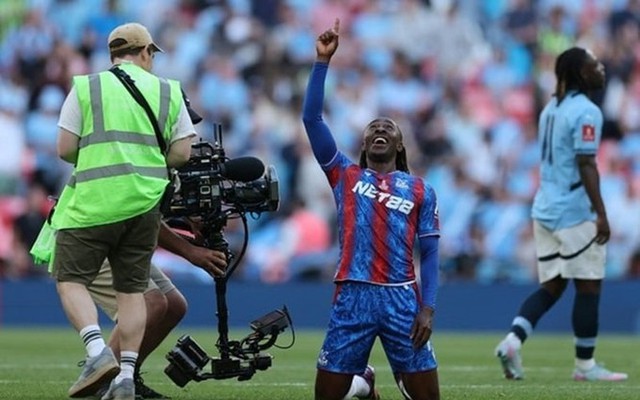 Chiến thắng Cúp FA 'đặc biệt' khiến Eze không nói nên lời