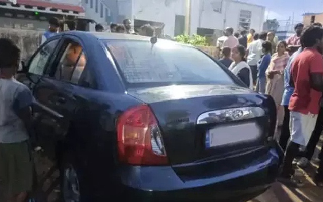 Vào ô tô chơi, 4 đứa trẻ tử vong vì ngạt thở khi vô tình khóa cửa