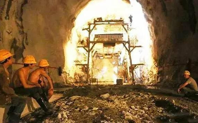 Vì sao dự án 50 tỷ USD xuyên lòng đất nóng 89 độ khiến nhiều nước 100 năm cũng phải bó tay nhưng Trung Quốc chỉ cần 10 năm đã hoàn thành?