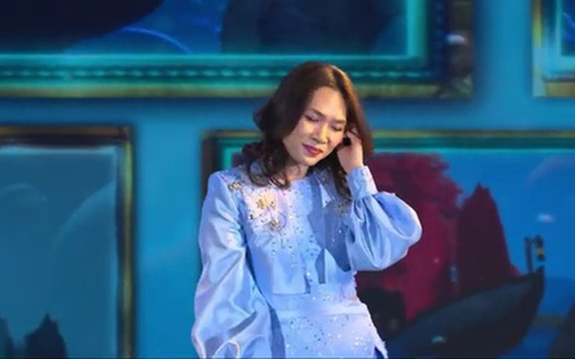 Mỹ Tâm gặp sự cố khi diễn ở Hạ Long, nhắc thẳng khán giả hút thuốc kém duyên