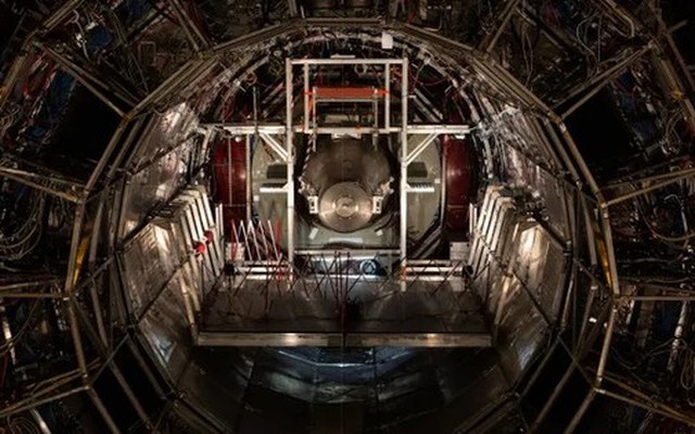 Máy đập vỡ nguyên tử lớn nhất thế giới biến chì thành vàng và phá hủy trong chớp mắt
