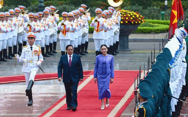 Đội trưởng Tiêu binh danh dự kể chuyện rèn tập đón các yếu nhân