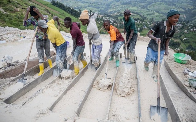Bên trong 'mỏ vàng đen' coltan Congo nuôi sống thế giới công nghệ