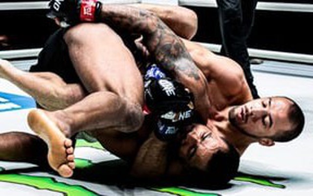 Bị cao thủ Thổ Nhĩ Kỳ khóa cứng, đai đen nhu thuật đầu hàng sau 54 giây