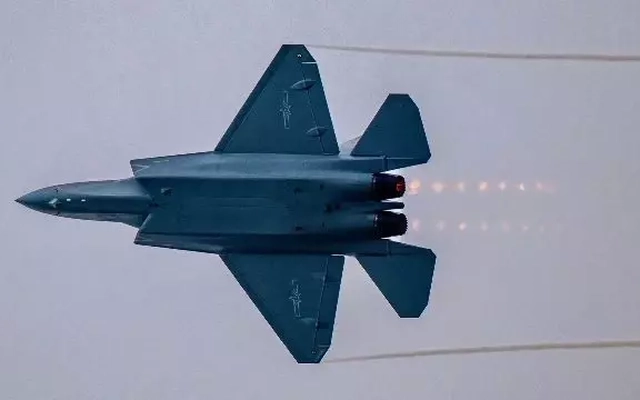 Tiêm kích tàng hình J-35 mang tên lửa PL-17 đặt thách thức mới