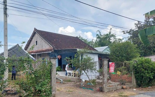 Bắt nữ nghi phạm giết người tình hơn 16 tuổi ngay trên giường