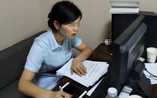 Quyết không chuyển khoản 5 tỷ đồng thanh toán cho công ty, nữ kế toán bất ngờ được cơ quan thuế và sếp khen thông minh