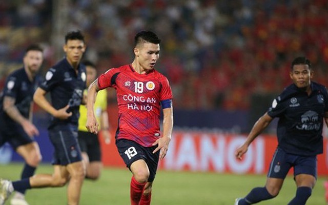 Quang Hải bức xúc với trọng tài sau trận thua ngược của CAHN