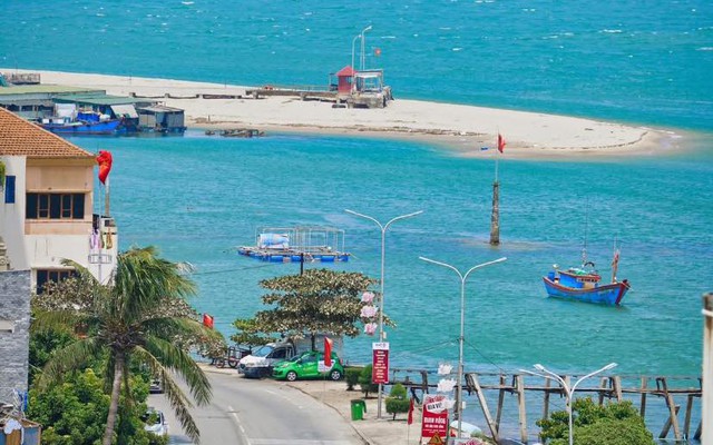 Bức ảnh nước biển "xanh như ngọc" khiến nhiều du khách trầm trồ: Không phải ở Nha Trang hay Phú Quốc