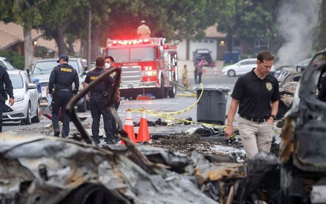 Nghệ sĩ trống và nhà sản xuất âm nhạc thiệt mạng trong vụ máy bay lao vào khu dân cư