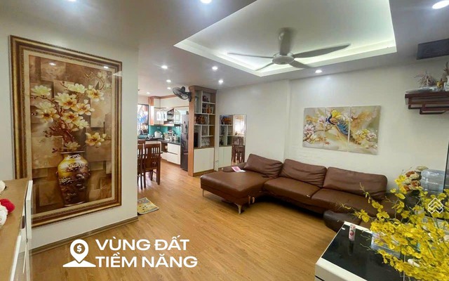 Khu nhà nằm gần đường lớn, trường đại học, ga tàu điện có giá bán chưa đến 14 triệu đồng/m2 ở Hà Nội