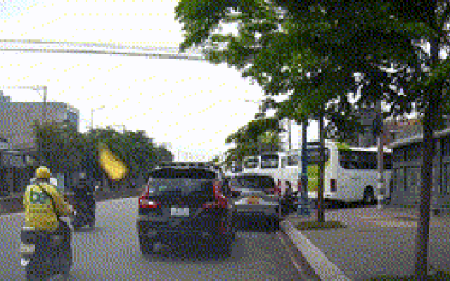 TP HCM: Chủ ô tô mở cửa xe bất cẩn hất văng xe máy, còn đòi bồi thường 3 triệu đồng