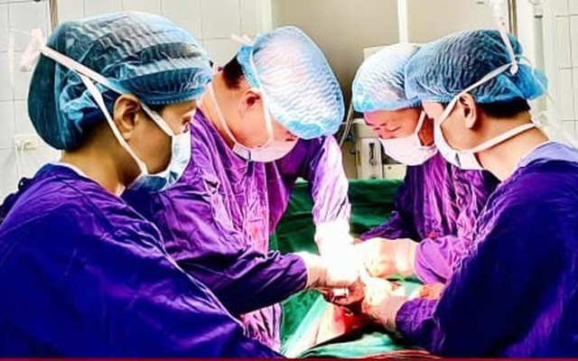 Người phụ nữ bị xe rác đè vỡ tụy