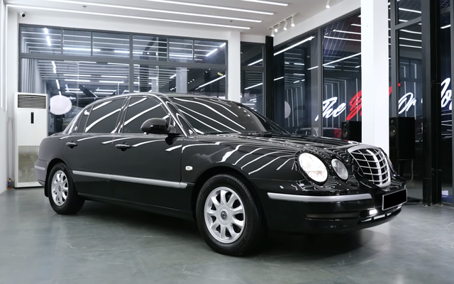 Sắm được Kia Opirus siêu hiếm long lanh như ‘Mẹc E’, chủ xe lặn lội từ Khánh Hòa tới TP.HCM, chờ hơn 2 tháng để bảo dưỡng, tút tát